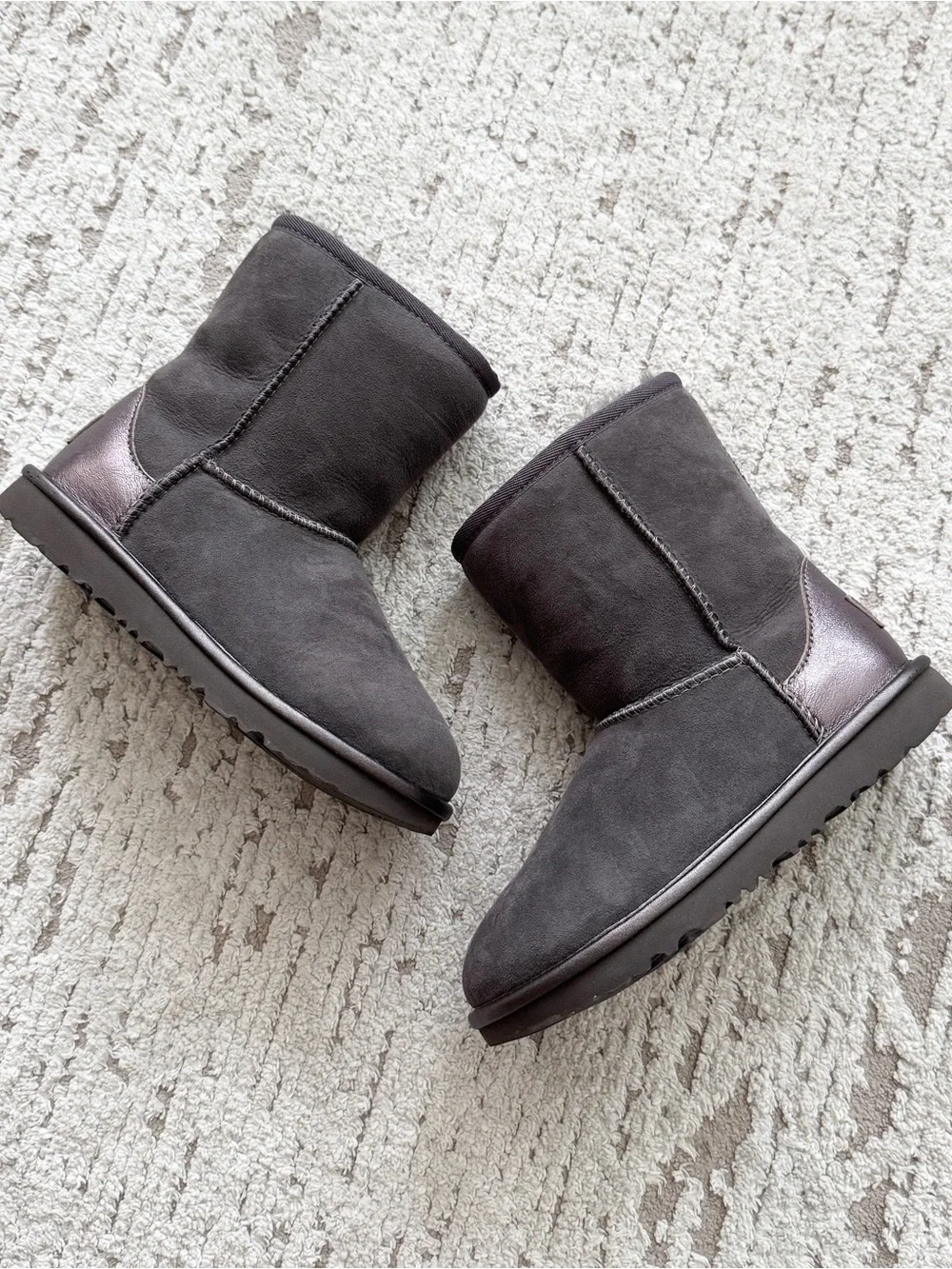 UGG Short Classic Boot in Charcoal